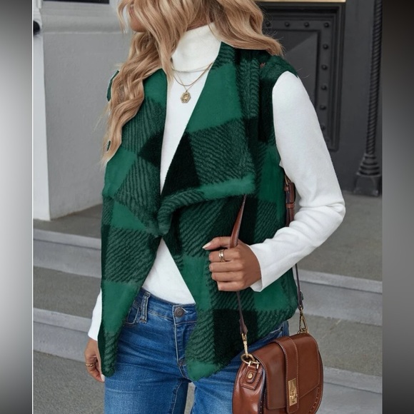 Cozy Buffalo plaid open front vest - Picture 5 of 15